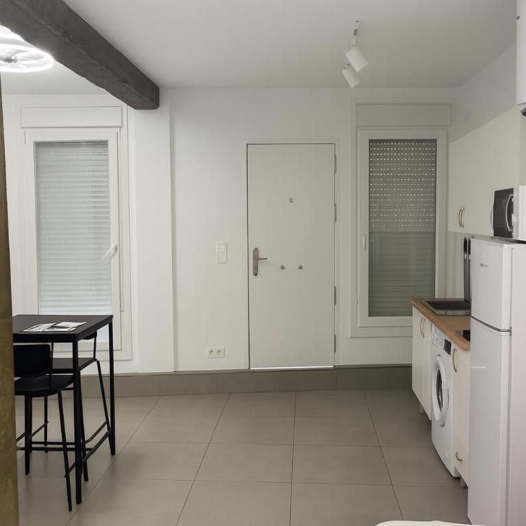 Apartamento 2 a 10 minutos caminando de la estación de Bus y Tren María Zambrano - Apartamento de 1 dormitorio - 3