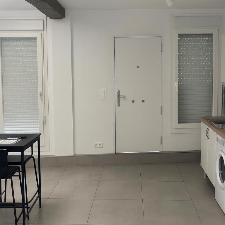 Apartamento 2 a 10 minutos caminando de la estación de Bus y Tren María Zambrano - Apartamento de 1 dormitorio - 5