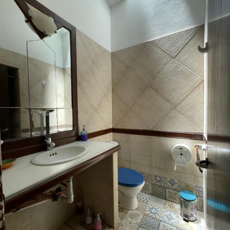 Casa laberinto, Entre cerros, cómoda cama de 2x2 - Habitación Doble - 1 o 2 camas - 15