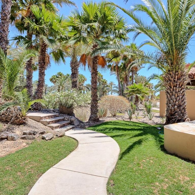 3BR Villa w/ Rooftop Sea Views Steps to Beach - Villa - 12