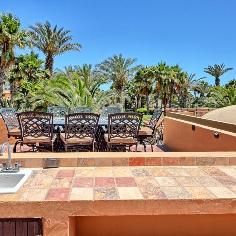 3BR Villa w/ Rooftop Sea Views Steps to Beach - Villa - 16