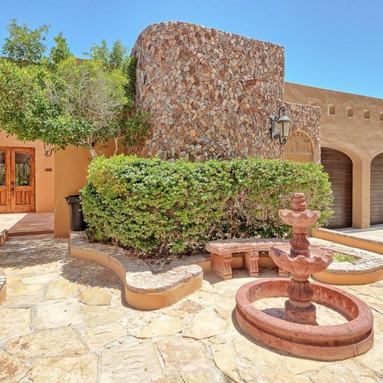 3BR Villa w/ Rooftop Sea Views Steps to Beach - Villa - 26