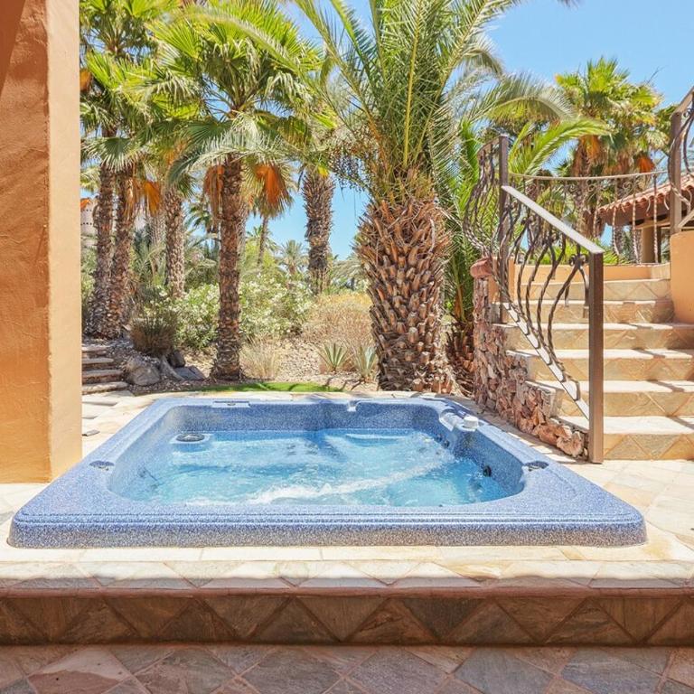 3BR Villa w/ Rooftop Sea Views Steps to Beach - Villa - 28