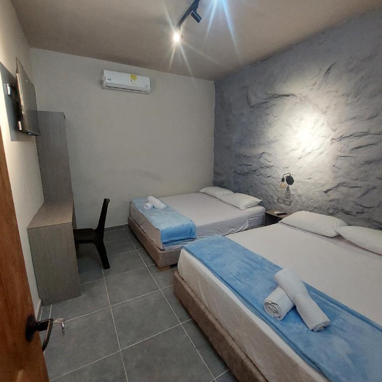 Hotel Kyros by 70 - Deluxe Quadruple Room - 2