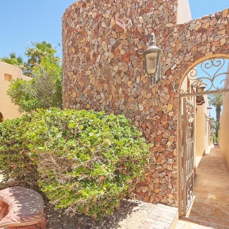 3BR Villa w/ Rooftop Sea Views Steps to Beach - Villa - 68