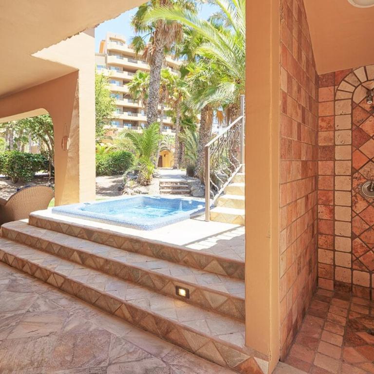 3BR Villa w/ Rooftop Sea Views Steps to Beach - Villa - 70