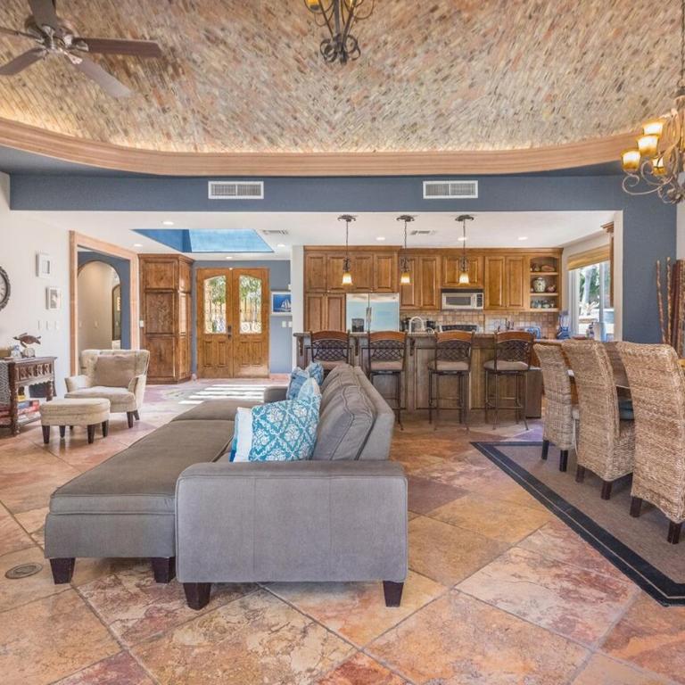 3BR Villa w/ Rooftop Sea Views Steps to Beach - Villa - 79
