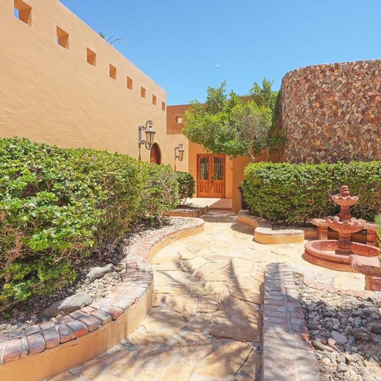 3BR Villa w/ Rooftop Sea Views Steps to Beach - Villa - 82