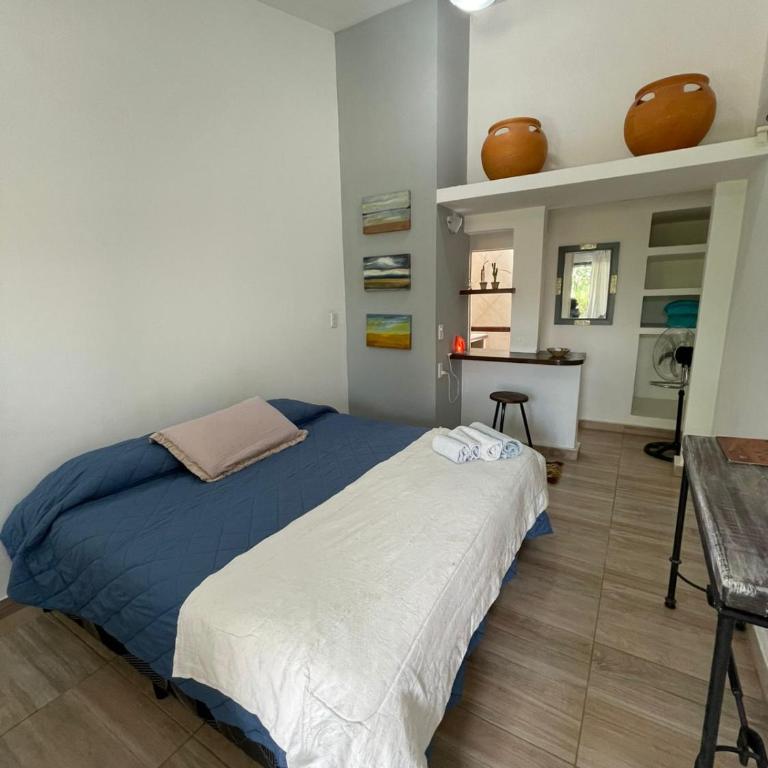 Casa laberinto, Entre cerros, cómoda cama de 2x2 - Habitación Doble - 1 o 2 camas - 16