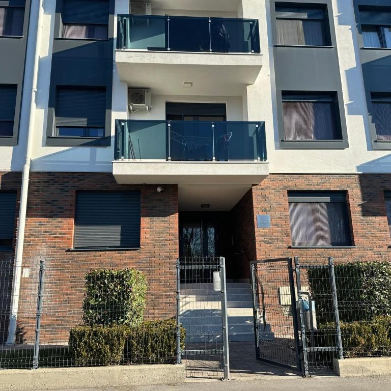 Garden Escape Zemun - One-Bedroom Apartment with Garden - 34