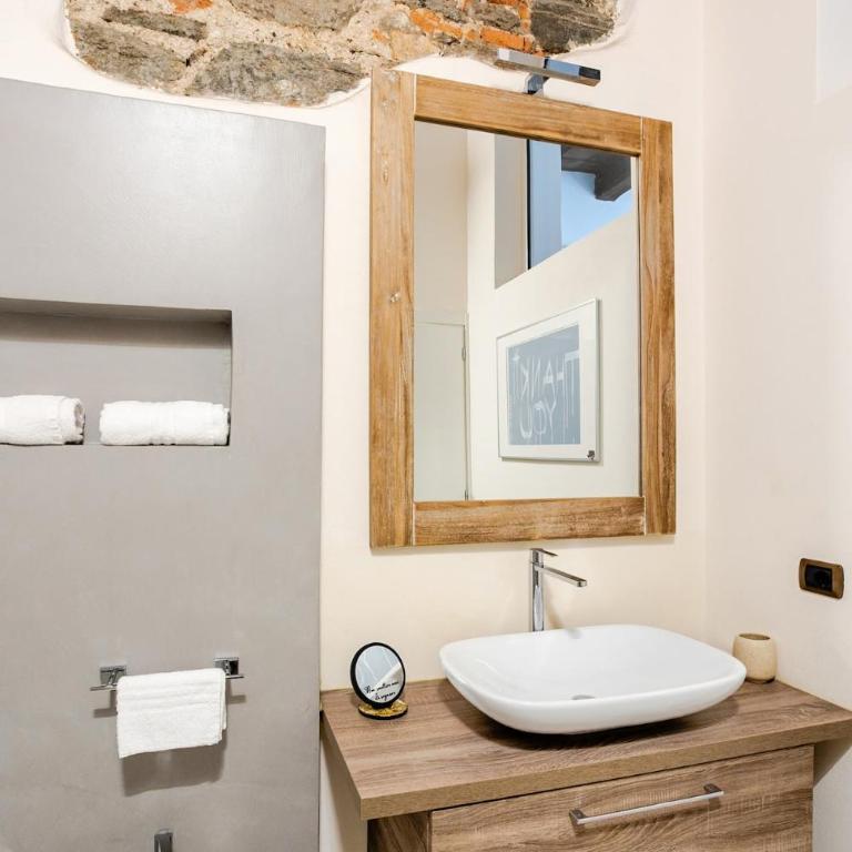 Kindness Art Apartment Arona Historic Center 110sqm Private Parking - Appartamento con 2 Camere da Letto - 14