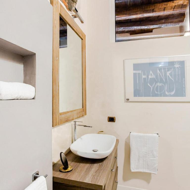 Kindness Art Apartment Arona Historic Center 110sqm Private Parking - Appartamento con 2 Camere da Letto - 13