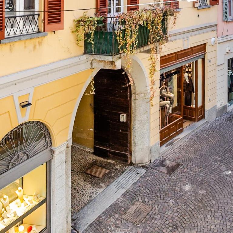 Kindness Art Apartment Arona Historic Center 110sqm Private Parking - Appartamento con 2 Camere da Letto - 17