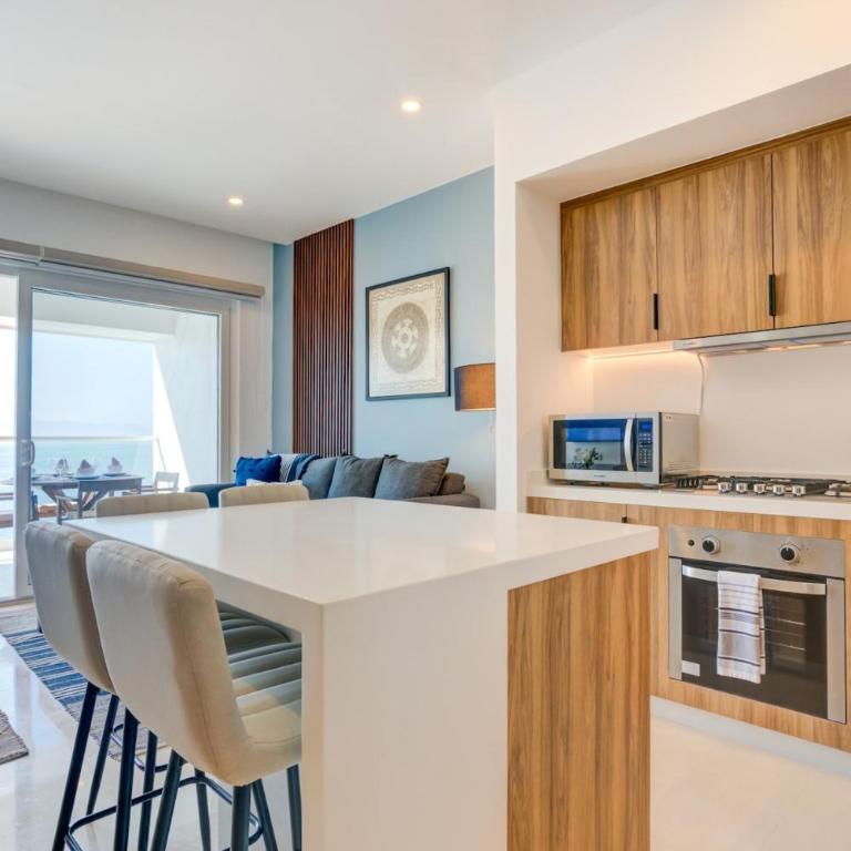 Harbor N702 Rooftop Pool & Sky Gym Views - One-Bedroom Apartment - 2