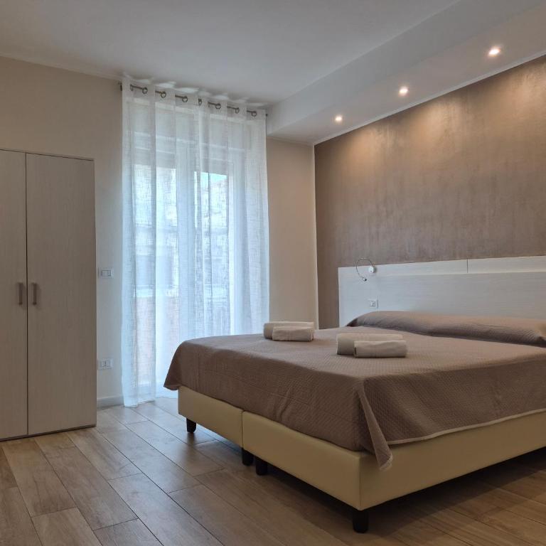 Seaside Holidays Guest House - Standard Double or Twin Room with Balcony - 5