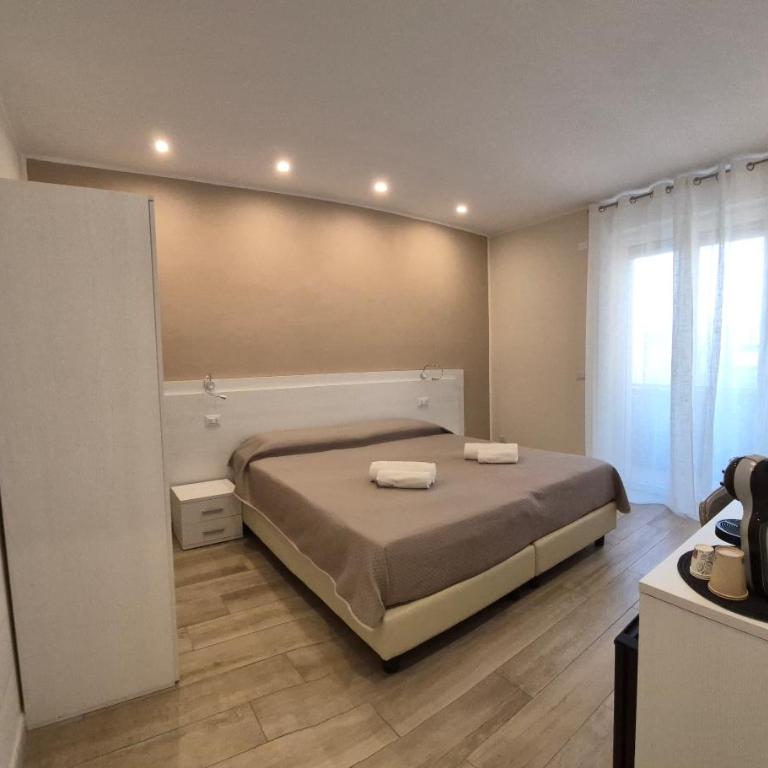 Seaside Holidays Guest House - Standard Double or Twin Room with Balcony - 13
