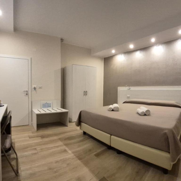 Seaside Holidays Guest House - Standard Double or Twin Room - 4