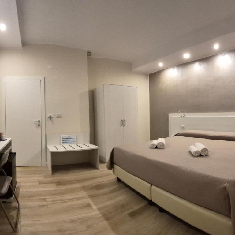 Seaside Holidays Guest House - Standard Double or Twin Room - 2