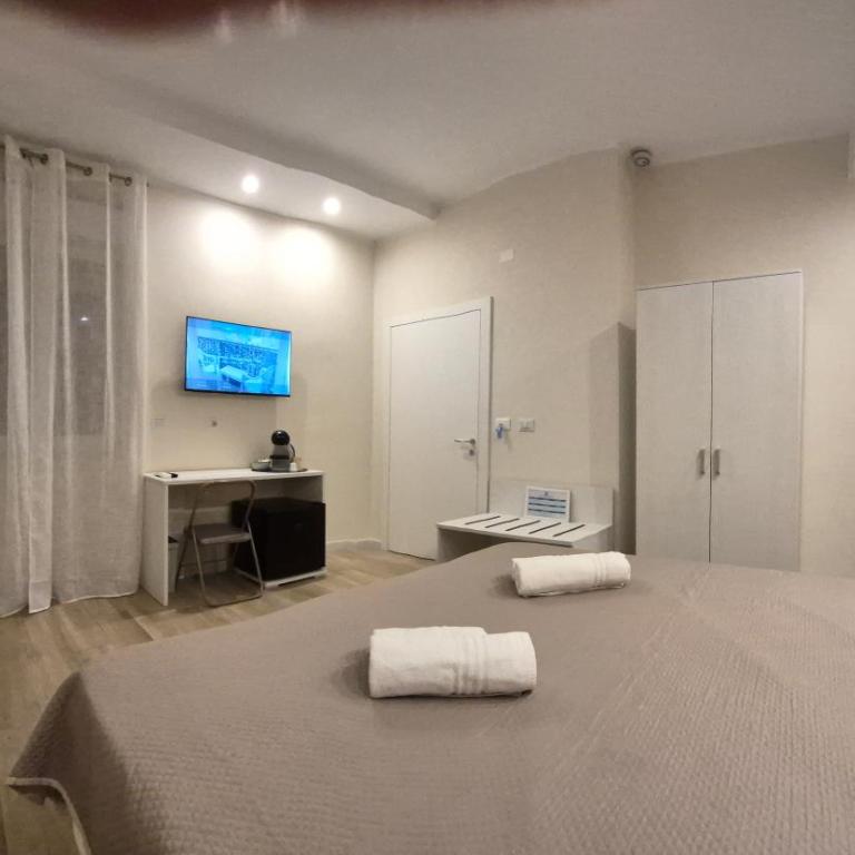 Seaside Holidays Guest House - Standard Double or Twin Room - 5