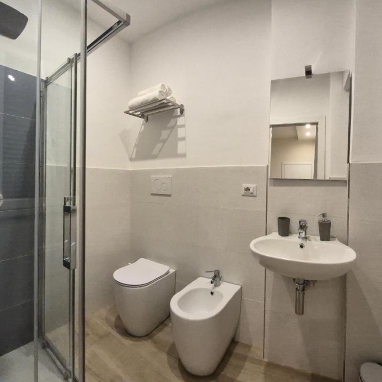 Seaside Holidays Guest House - Standard Double or Twin Room - 10