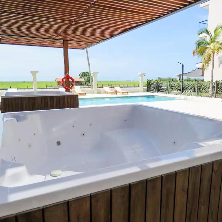 Apto de Lujo Frente al Mar con Piscina - Two-Bedroom Apartment - 39