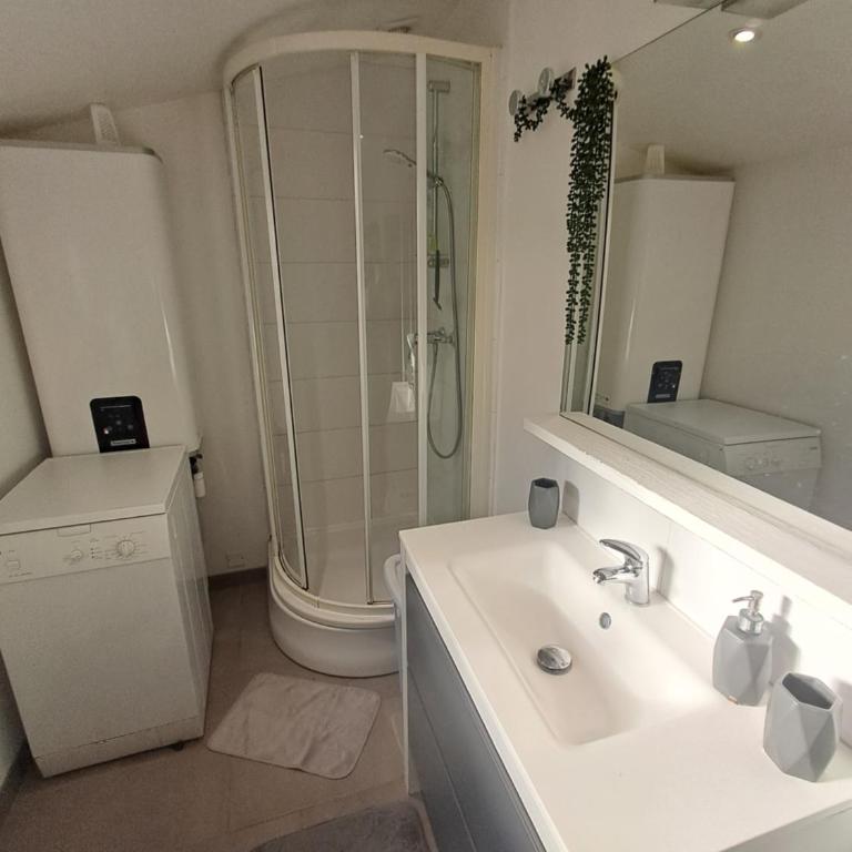 P'tite maison atypique avec terrasse - Casa con 1 Camera da Letto - 7