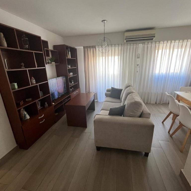 Depto 2 amb con balcon, muy buena ubicacion - Apartamento de 1 dormitorio - 3