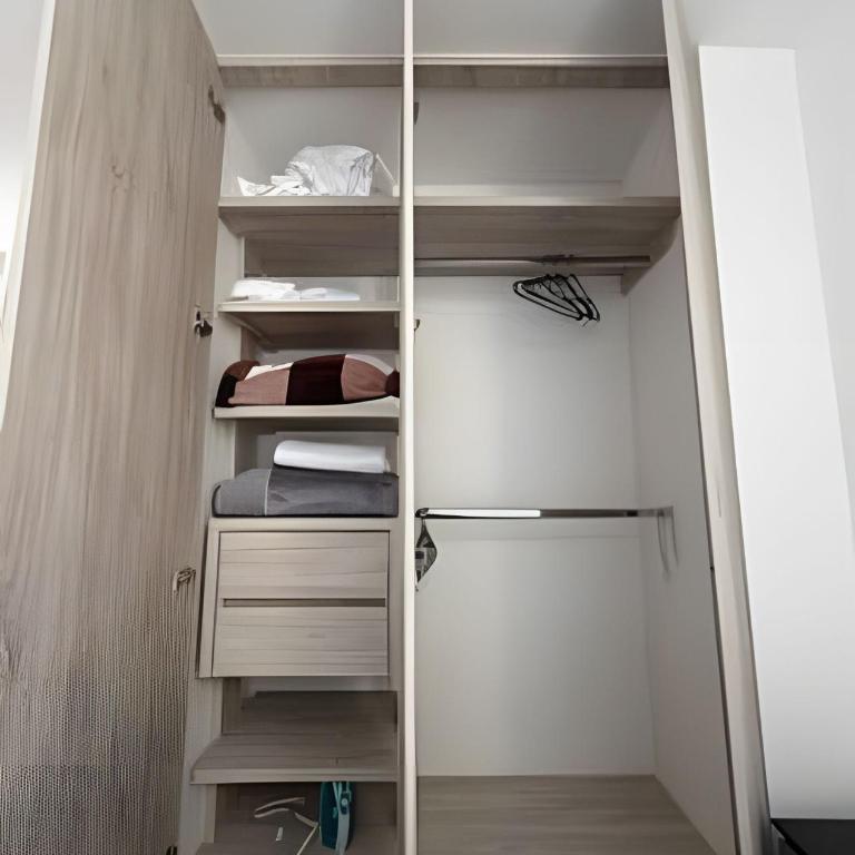 Lujoso con linda vista - Estrato 6 - Apartamento de 2 dormitorios con vistas - 16