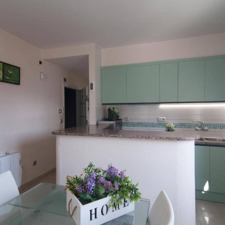 Apartamento cómodo a 10 min de la playa - HISP-7-39 - Apartment - 7