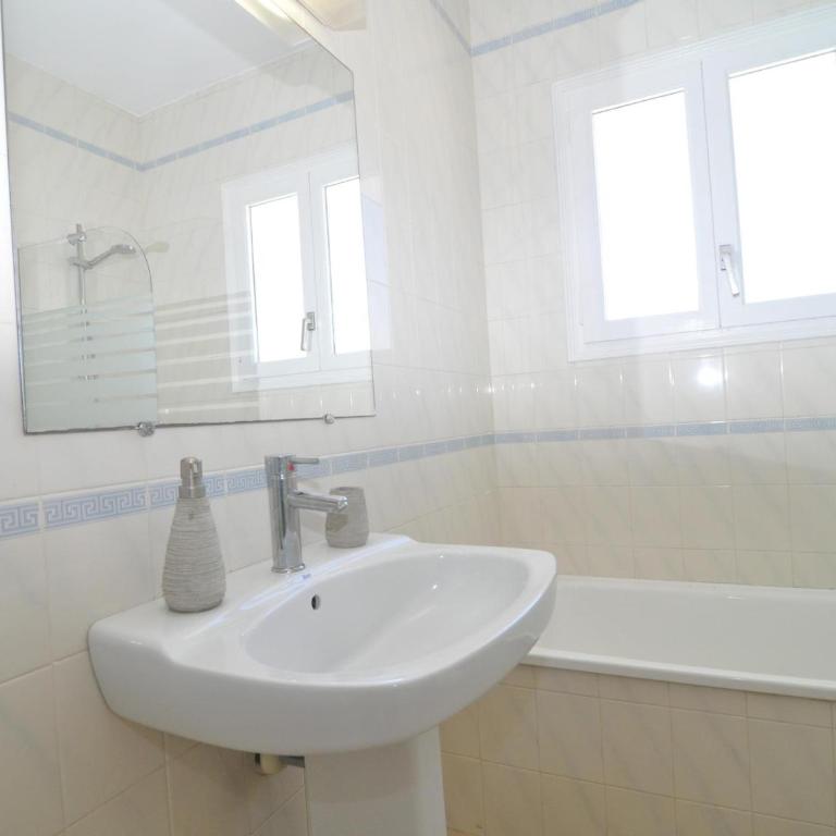 Apartamento cómodo a 10 min de la playa - HISP-7-39 - Apartment - 10