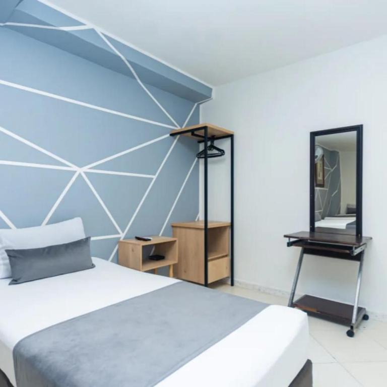 Hotel, Villa Real,Medellín ,Laureles,Estadio - Triple Room with Private Bathroom - 6