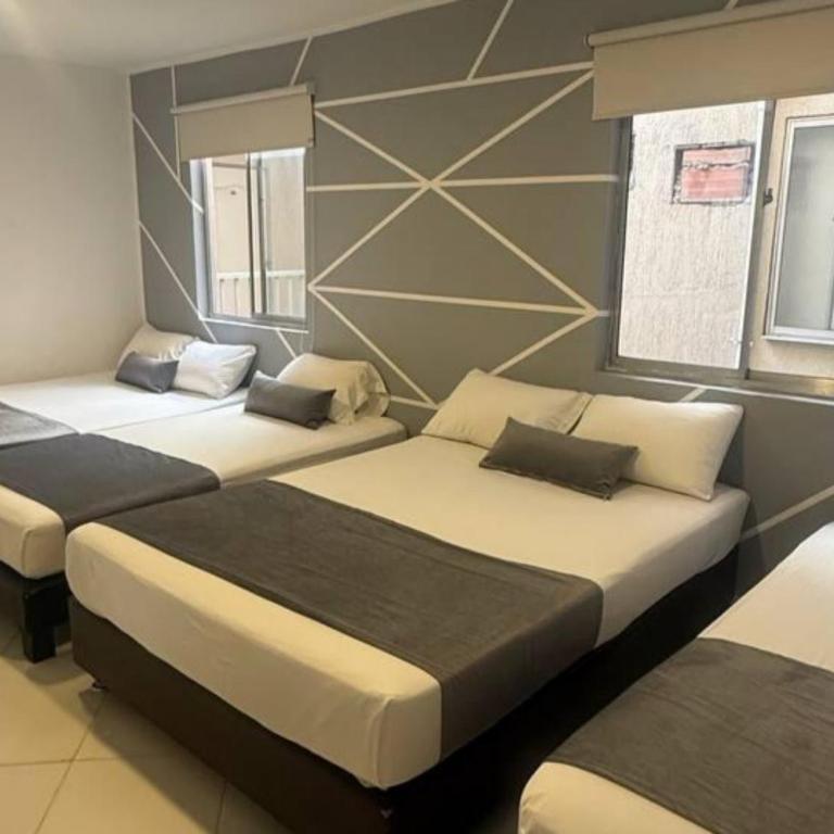 Hotel, Villa Real,Medellín ,Laureles,Estadio - Quadruple Room with Private Bathroom - 1