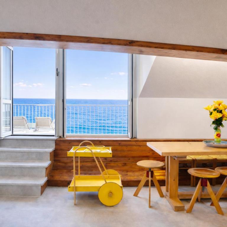 Alassio Lemon & Salt Seafront Apartment with Amazing Terrace - Prime Central Beach Location - One-Bedroom Apartment with Sea View and Terrace - 1