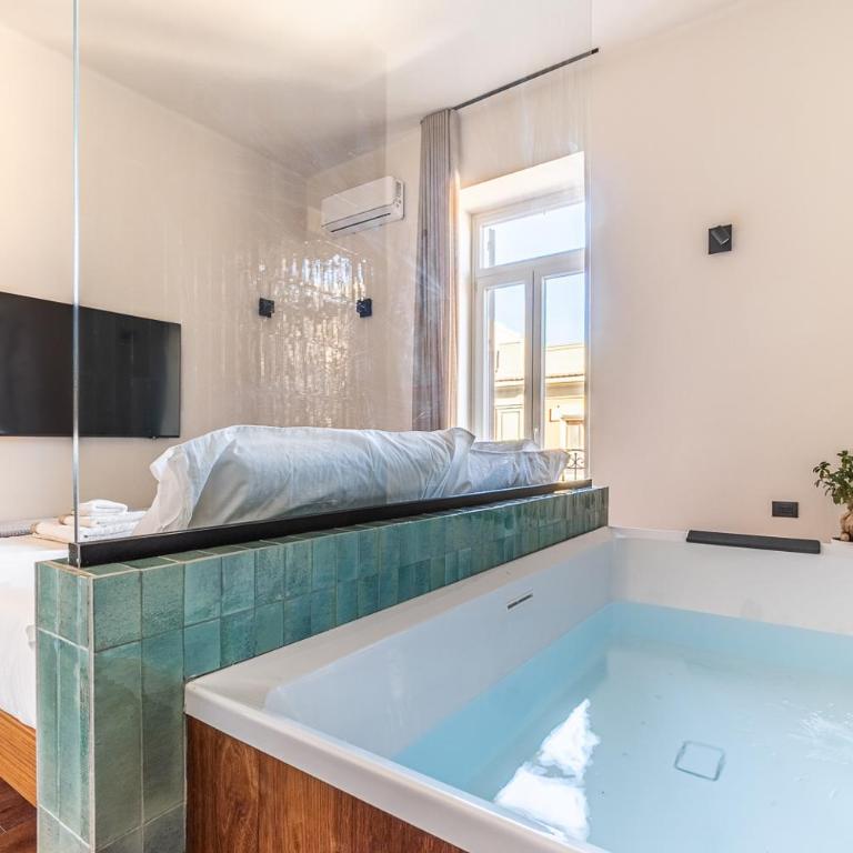 Palazzo Italia Suites - King Room with Spa Bath - 3