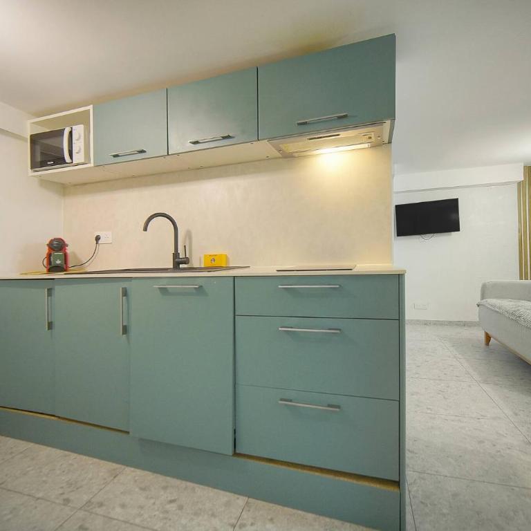 FRGK " JAURES Duplex Central Cannes Quiet Courtyard with Mezzanine 100m from Train Station - Apartment mit 1 Schlafzimmer - 10