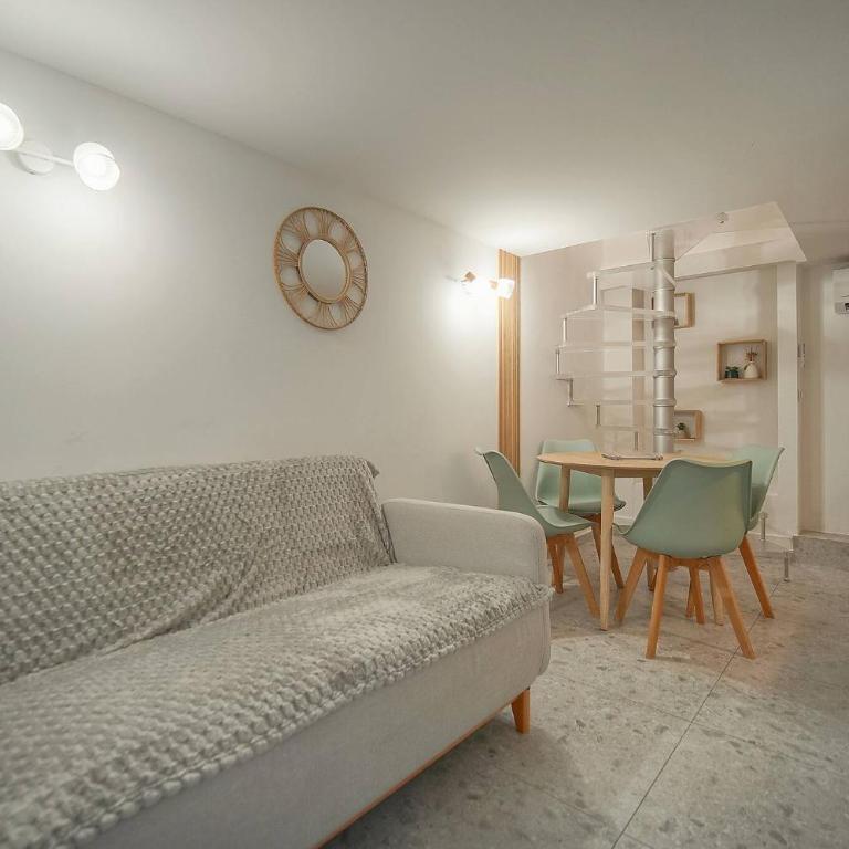 FRGK " JAURES Duplex Central Cannes Quiet Courtyard with Mezzanine 100m from Train Station - Apartment mit 1 Schlafzimmer - 9