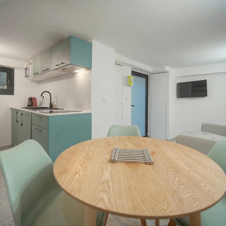 FRGK " JAURES Duplex Central Cannes Quiet Courtyard with Mezzanine 100m from Train Station - Apartment mit 1 Schlafzimmer - 11