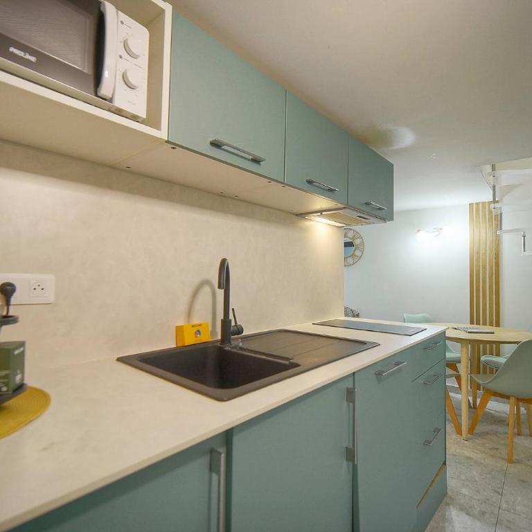 FRGK " JAURES Duplex Central Cannes Quiet Courtyard with Mezzanine 100m from Train Station - Apartment mit 1 Schlafzimmer - 12