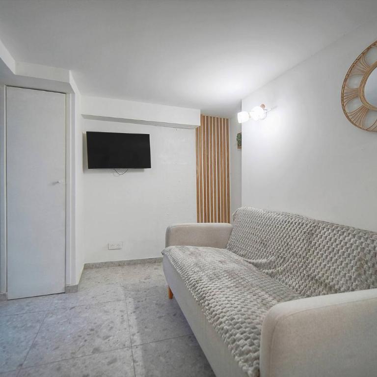 FRGK " JAURES Duplex Central Cannes Quiet Courtyard with Mezzanine 100m from Train Station - Apartment mit 1 Schlafzimmer - 6