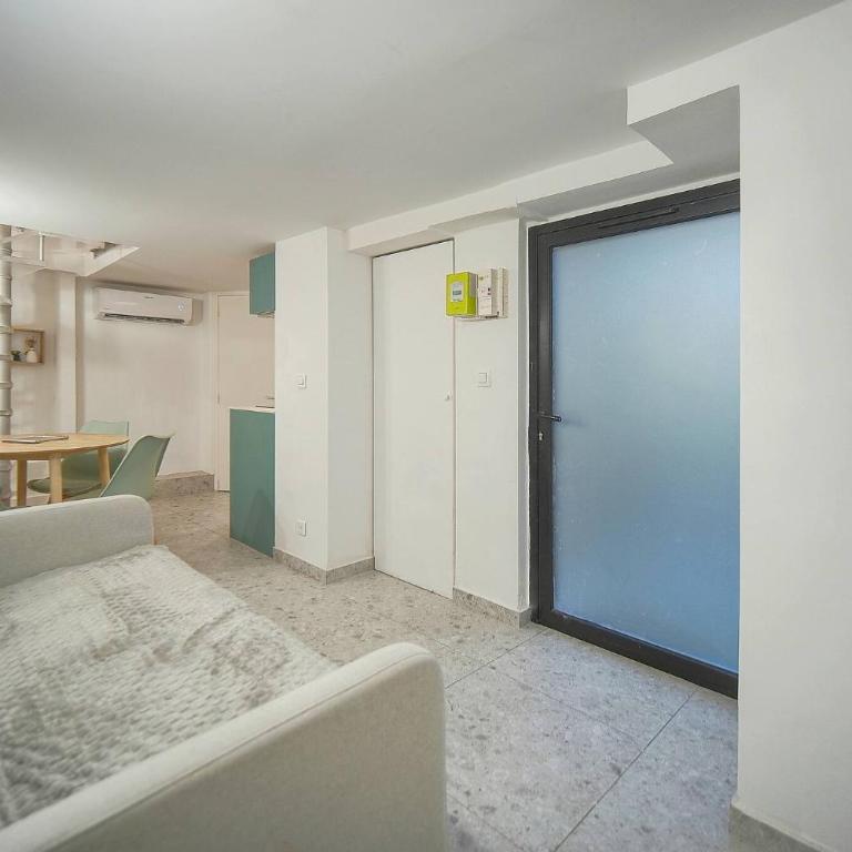 FRGK " JAURES Duplex Central Cannes Quiet Courtyard with Mezzanine 100m from Train Station - Apartment mit 1 Schlafzimmer - 14