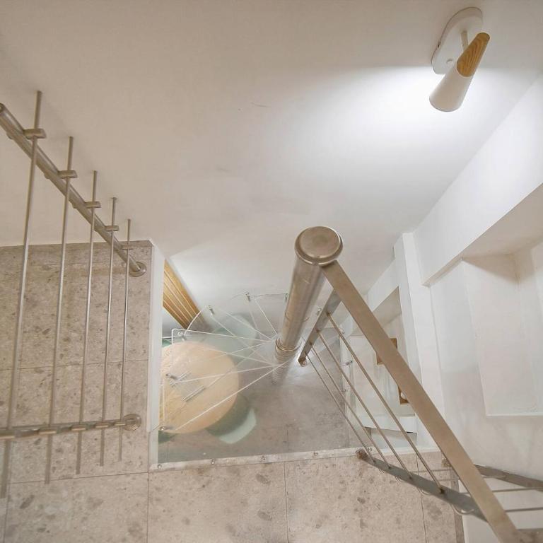 FRGK " JAURES Duplex Central Cannes Quiet Courtyard with Mezzanine 100m from Train Station - Apartment mit 1 Schlafzimmer - 19