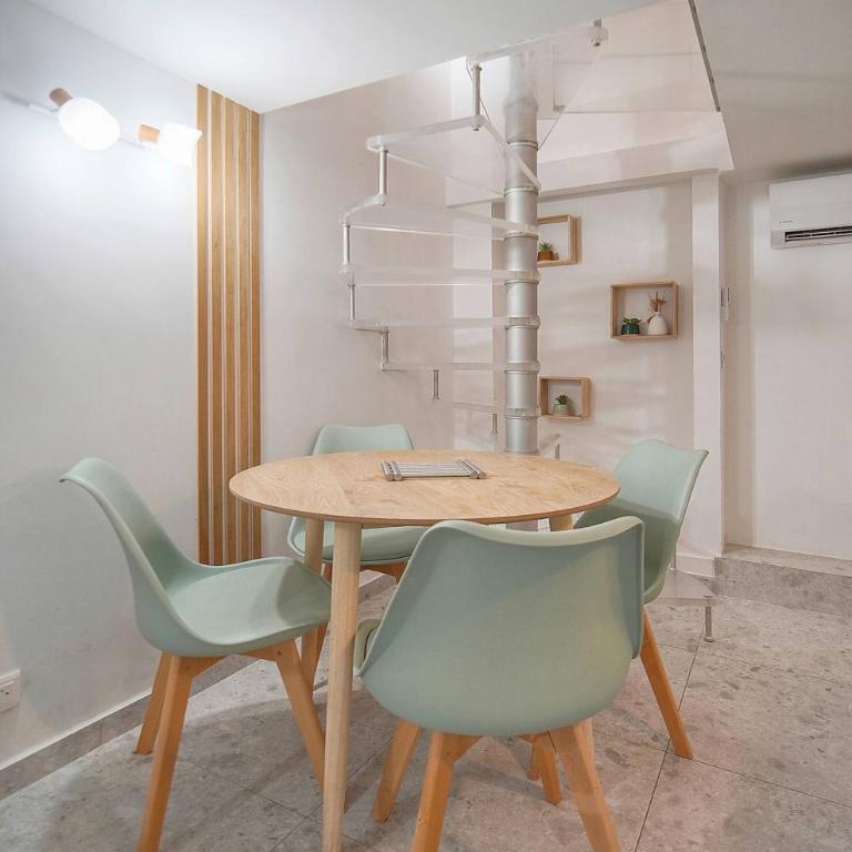 FRGK " JAURES Duplex Central Cannes Quiet Courtyard with Mezzanine 100m from Train Station - Apartment mit 1 Schlafzimmer - 16