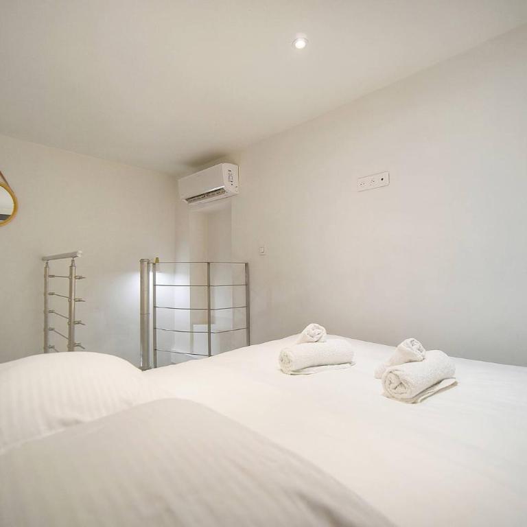 FRGK " JAURES Duplex Central Cannes Quiet Courtyard with Mezzanine 100m from Train Station - Apartment mit 1 Schlafzimmer - 21