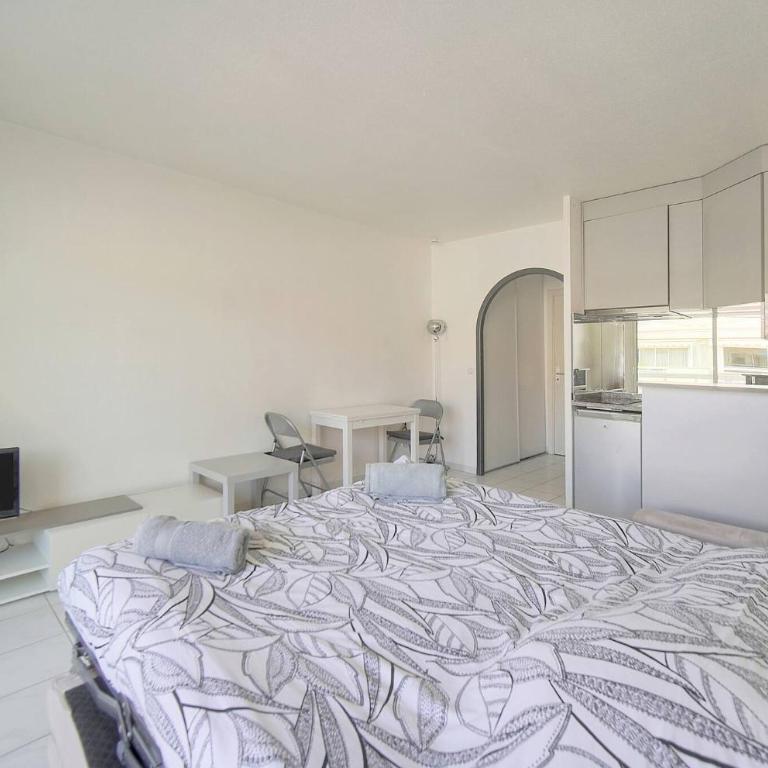 FRGK Gallieni Terrace Quiet Executive Stay Walk to Palais - Appartement avec Terrasse - 11
