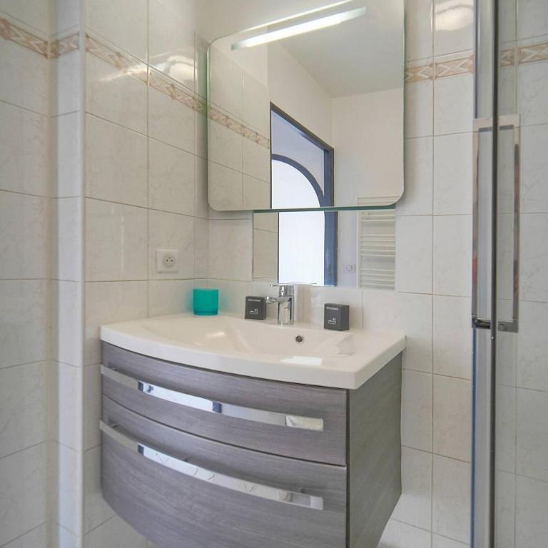 FRGK Gallieni Terrace Quiet Executive Stay Walk to Palais - Appartement avec Terrasse - 10