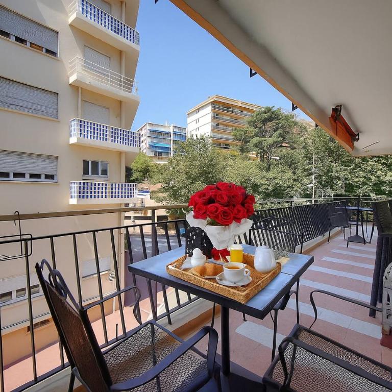 FRGK 2BDR Stanislas Apartment Terrace, Central Cannes AC & ULTRA FAST Wi-Fi - Apartment mit 2 Schlafzimmern mit Balkon und Terrasse - 1