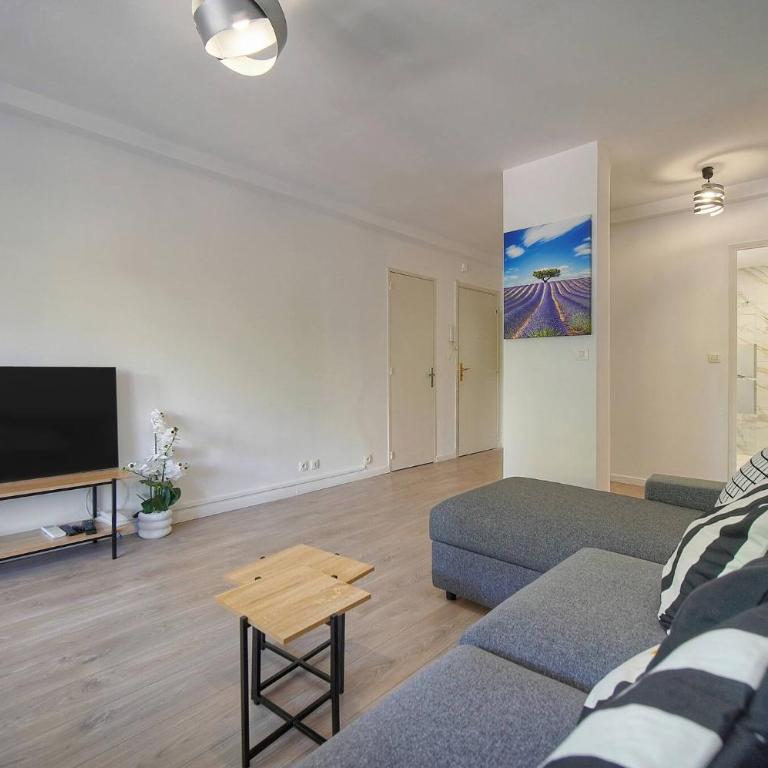 FRGK 2BDR Stanislas Apartment Terrace, Central Cannes AC & ULTRA FAST Wi-Fi - Apartment mit 2 Schlafzimmern mit Balkon und Terrasse - 17