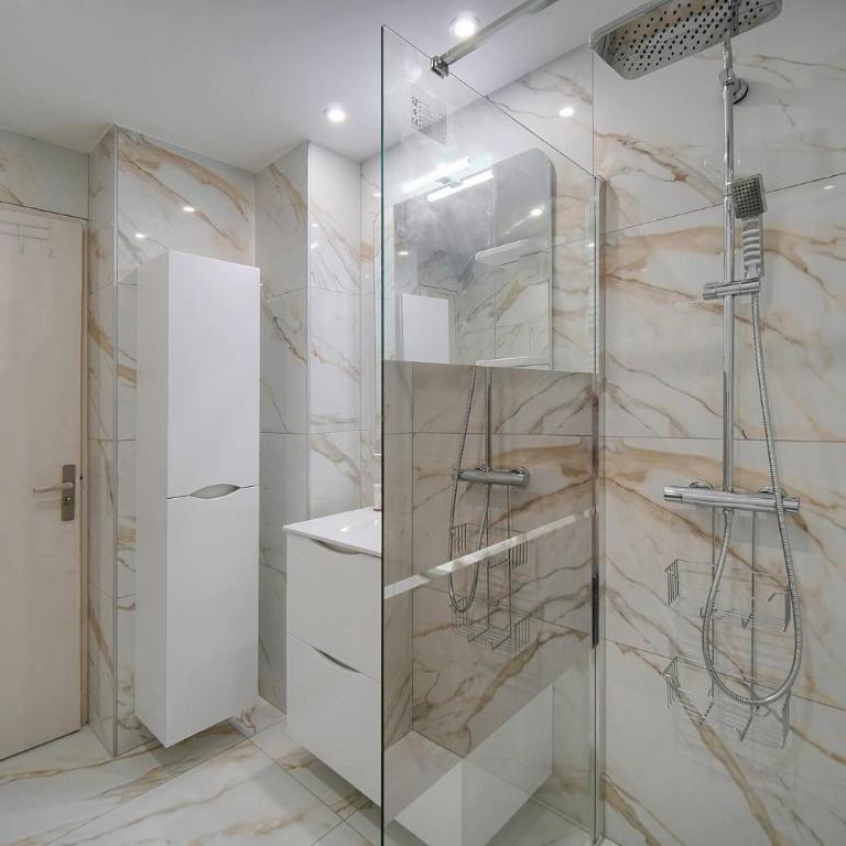 FRGK 2BDR Stanislas Apartment Terrace, Central Cannes AC & ULTRA FAST Wi-Fi - Apartment mit 2 Schlafzimmern mit Balkon und Terrasse - 21