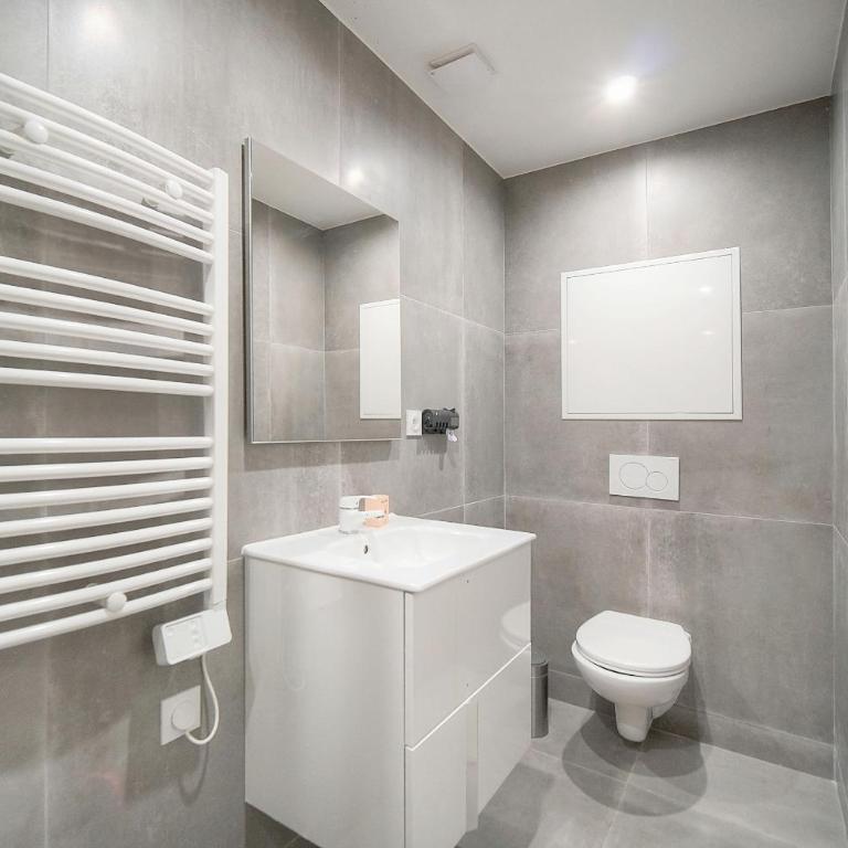 FRGK "24 AOUT 1 Mezzanine Bedroom Apartment Center Antibes AC WIFI HIGH SPEED " - Appartement 1 Chambre Deluxe - 6