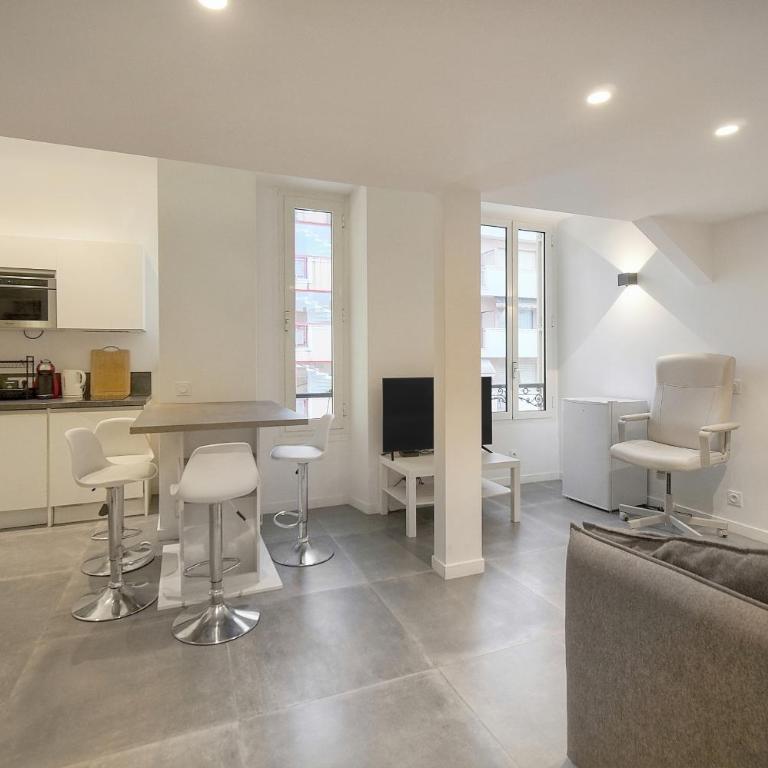 FRGK "24 AOUT 1 Mezzanine Bedroom Apartment Center Antibes AC WIFI HIGH SPEED " - Appartement 1 Chambre Deluxe - 18